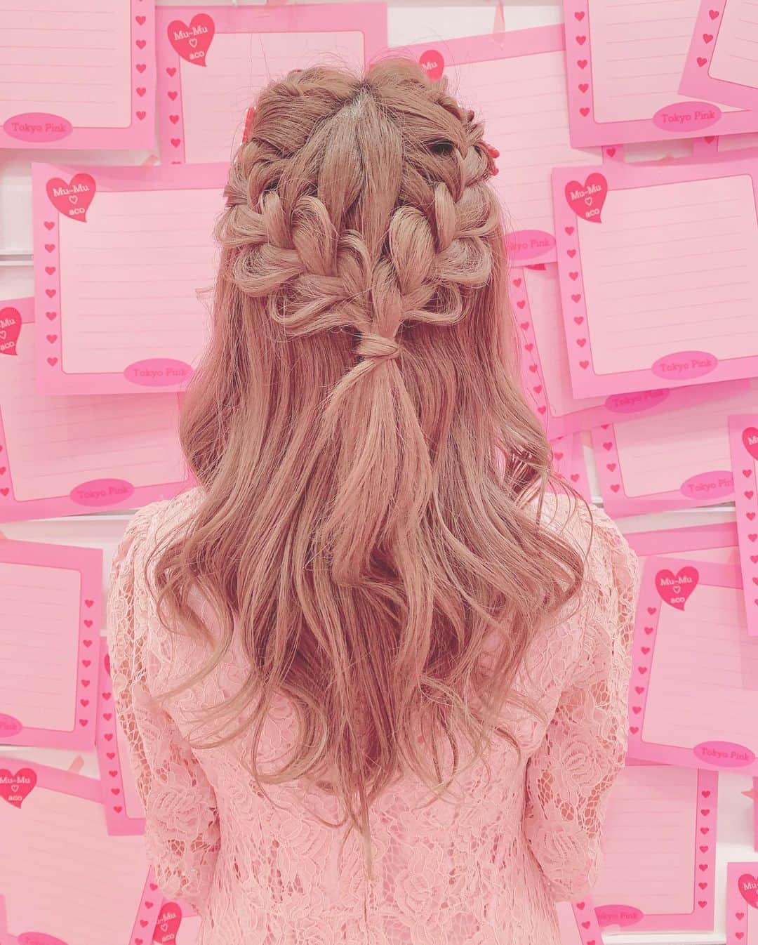 エリンコさんのインスタグラム写真 - (エリンコInstagram)「💓💗💖💞 . あこちゃんがへアレンジしてくれた💓 . 久しぶりにとびっきりガーリー🥰💋💕 . #deco2girls #pink #ピンク #ヘアアクセサリー #mu_mu #code #ootd #fashion #えりんコーデ #えりんこヘアアレンジ」10月5日 18時22分 - erinko0315