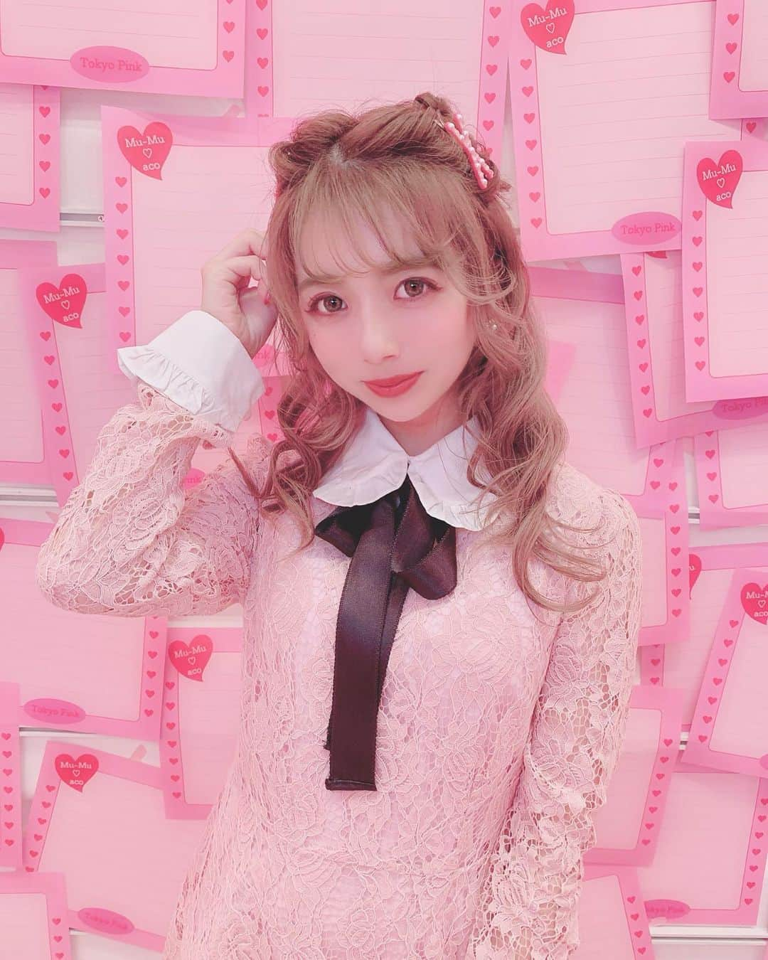 エリンコさんのインスタグラム写真 - (エリンコInstagram)「💓💗💖💞 . あこちゃんがへアレンジしてくれた💓 . 久しぶりにとびっきりガーリー🥰💋💕 . #deco2girls #pink #ピンク #ヘアアクセサリー #mu_mu #code #ootd #fashion #えりんコーデ #えりんこヘアアレンジ」10月5日 18時22分 - erinko0315