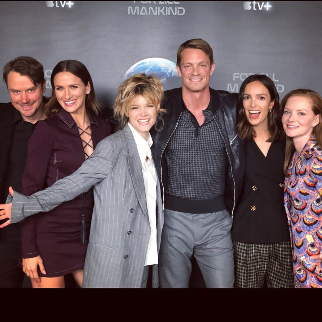 ヨエル・キナマンさんのインスタグラム写真 - (ヨエル・キナマンInstagram)「Hanging out at the #nycomiccon with my #FAM fam #ForAllMankind @appletvplus @appletv #sarahjones」10月6日 5時21分 - joelkinnaman