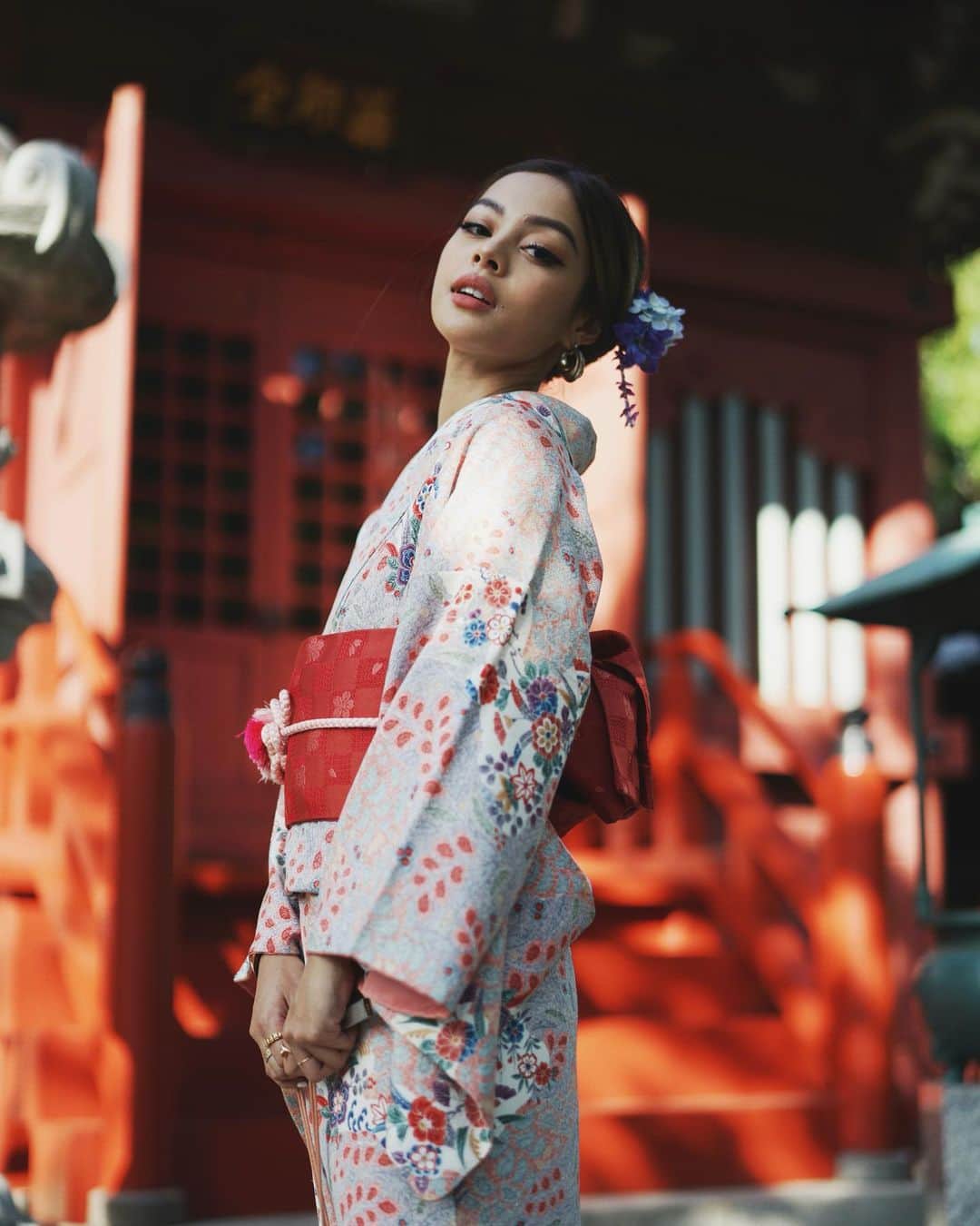 リリーマイマックさんのインスタグラム写真 - (リリーマイマックInstagram)「So honoured to wear the Japanese Kimono 👘 I love when cultures share their traditions with others!」10月5日 20時15分 - lilymaymac