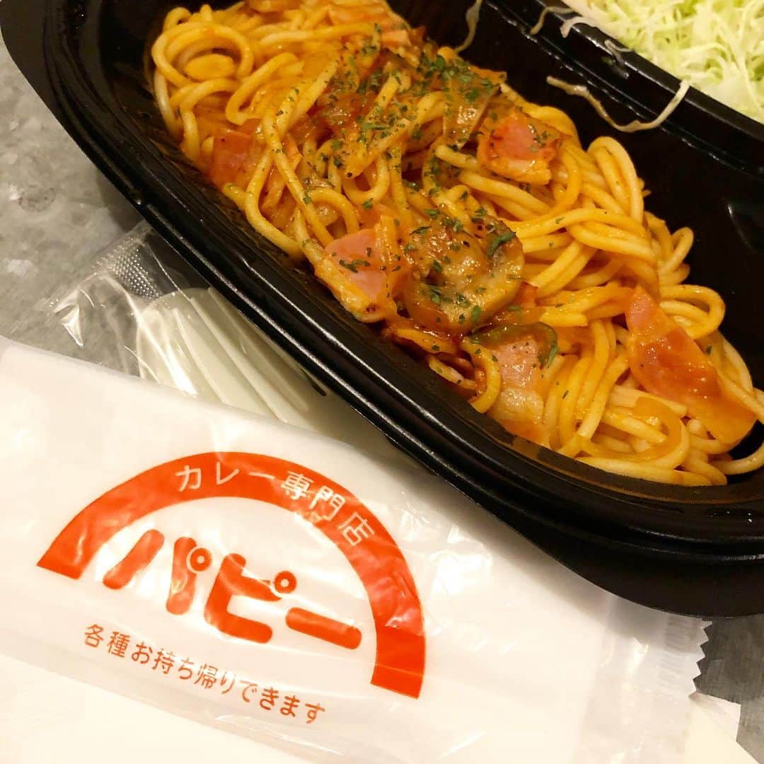 山嵜廣和のインスタグラム：「パピーのナポリタン、超絶うまいのでナポリタンだけお持ち帰りにしたいのだけど、カレーとセットでしか買えなくてお腹いっぱいになるのです。なるのです。なるのです。 環八あるある。」