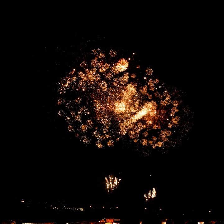 宇野剛史のインスタグラム：「10月に花火大会ってー  涼しくて良い⚡️ #fireworks #花火 #多摩川花火大会 #instalike」