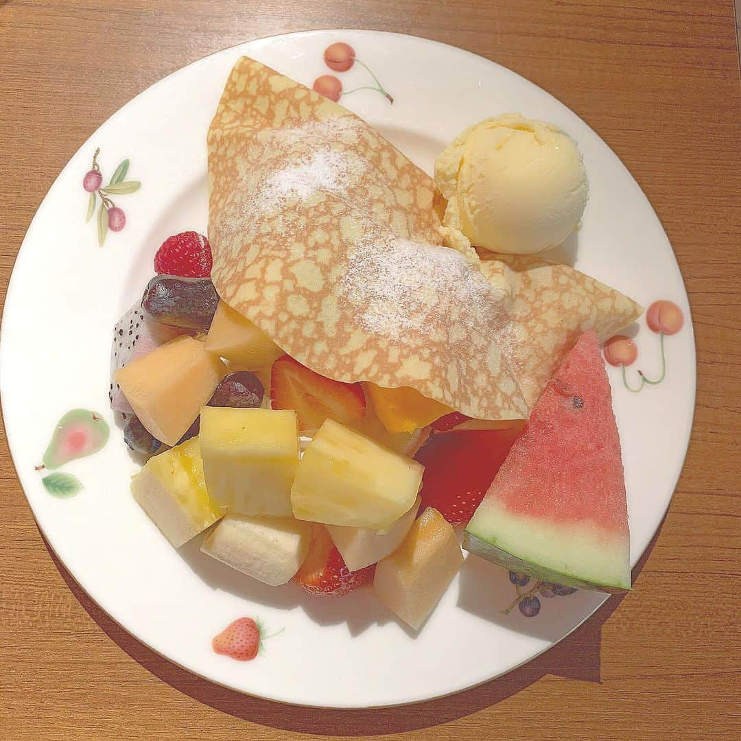 前田彩佳さんのインスタグラム写真 - (前田彩佳Instagram)「クレープ🍇🍍🍓🍌🍉」10月5日 20時44分 - _ayaka1218