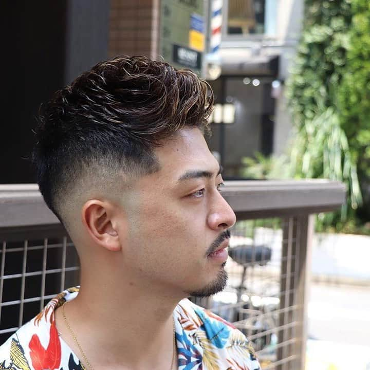 DRESSKINさんのインスタグラム写真 - (DRESSKINInstagram)「••• 原宿にあるWOLFMAN BARBERSHOP の @wolfman_ko さんのスタイル💇‍♂️🐺 ••• DRESSKIN🎩 Men's grooming online store🤵🏻 https://dresskin.com ⇨プロフィールからご覧ください👀 🌏For international customer ⇨https://global.dresskin.com✈️ ••• #wolfmanbarbershop #wolfmanbarber #dresskin #menshair #mensgrooming #pomade #gentleman #barber #barbershop  #ウルフマン #ウルフマンバーバーショップ #ウルフマンバーバー #神宮前店 #ドレスキン#メンズコスメ #メンズグルーミング #美容男子 #シェアコスメ #グルーミング #身嗜み #バーバーショップ #バーバースタイル #フェード #ポマード #ヘアワックス」10月5日 20時47分 - dresskin_official