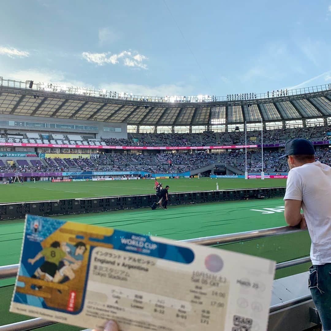 沢希理寿さんのインスタグラム写真 - (沢希理寿Instagram)「味の素スタジアムに ラグビーW杯 イングランド🆚アルゼンチン 観戦に行きました🏉  アルゼンンチンタンゴコンサートに出演するのでアルゼンチン応援しましたが負けちゃいました😭  すごいに盛り上がりにテンション上がったー😆‼️ もう日本でW杯やることも近いうちは無いと思うので観れて良かったです  #ラグビーw杯  #味の素スタジアム  #サポーターが面白い #I ❤️ 日本人男性😂 #場所移動して日本vsサモアを観戦」10月5日 20時58分 - rizu_sawaki