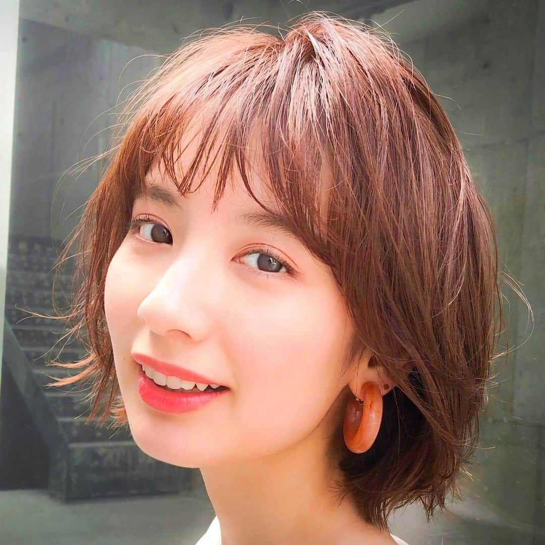 HAIRさんのインスタグラム写真 - (HAIRInstagram)「"カラーが得意なスタイリスト♡" 毎週土曜日は、HAIR編集部が厳選したかわいいカラースタイルをお届けします💛 「なりたいワタシ」を叶えてくれるスタイリストは必ずいるっ✨ . ------------------------------------------------ Styling by「中川崇広」 @nak__garden 🌼Ramie GINZA🌼. 東京都中央区銀座5-5-14  GINZAGATES 9F ☎03-3569-1171 定休日：月曜日 営業時間： 火水11:00～20:00/木11:30～20:30/金11:30～21:00/土10:00～19:30/日10:00～18:00/祝10:00～19:00 ・ ✂メニュー✂. カット6,480円～/カラー8,460円～/パーマ8,460円～ ✂ひとこと✂. ボブからロングの女性らしい 柔らかなヘアスタイルが特に得意です！ワンカールでも【いい感じ】になるよう こだわり抜いたカットでご自宅に帰ってからもスタイリングのしやすいヘアスタイル作りを常に意識しています♪ 色持ちの良いカラーリングや赤みをしっかりと抑える透明感カラーもお任せあれ！ ------------------------------------------------ #暖色カラー #銀座ヘアサロン #銀座美容室 #ミディアムヘア #ミディアム #ミディアムカット #ミディアムボブ #ミディアムヘアー #ヘアスタイル #ヘアカタログ #ヘアカラー #ヘアスタイリング #髪型 #美容室 #髮型屋 #髮型設計 #发型 #長髮 #日系髮型 #女生髮型 #女生中髮 #mediumhair #염색 #헤어 #미디움헤어 #ทรงผม #haircolor #hairstyle #hair #instagood」10月5日 21時01分 - hair.cm