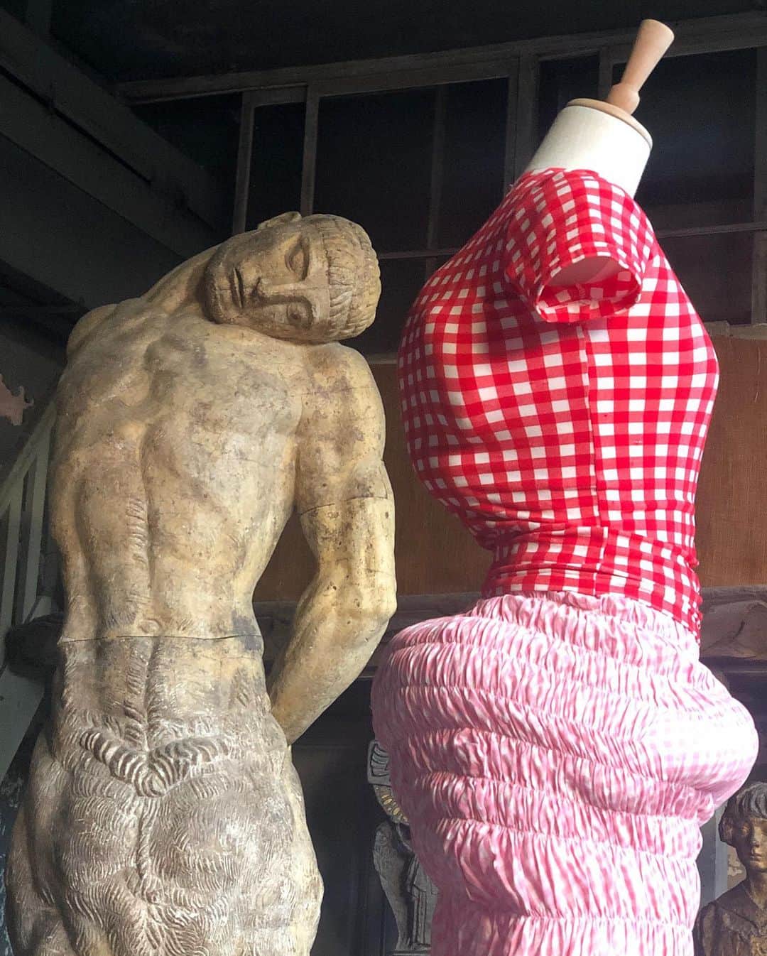 長尾悦美さんのインスタグラム写真 - (長尾悦美Instagram)「"Back Side"  男も女も背中に色気を感じる人は素敵だね。  素晴らしい展示でした 👏  #paris」10月5日 21時04分 - yoshiminagao