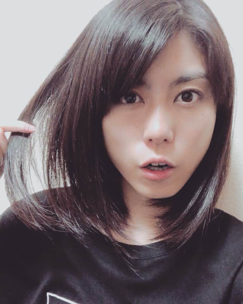 芳野友美さんのインスタグラム写真 - (芳野友美Instagram)「今日再現の撮影で#ウィッグ 着けてたんだけど、脱いだ時いつも地毛がとんでもなくグチャグチャになってるのに今日は纏まっている☆凄いことだ！！！」10月5日 21時07分 - yumi_yoshino_1980