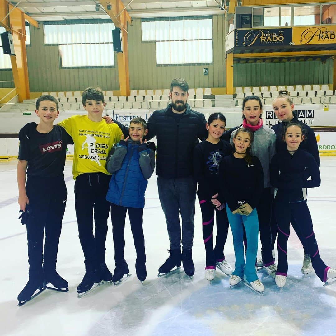 ニール・ブラウンのインスタグラム：「Gracias a todos y al club de #Puigcerda para este semana! Nos vemos! #coachinglife #figureskating #skating #coach #españa #work #kids #followme #instafollow #instamood #instapic #picoftheday」