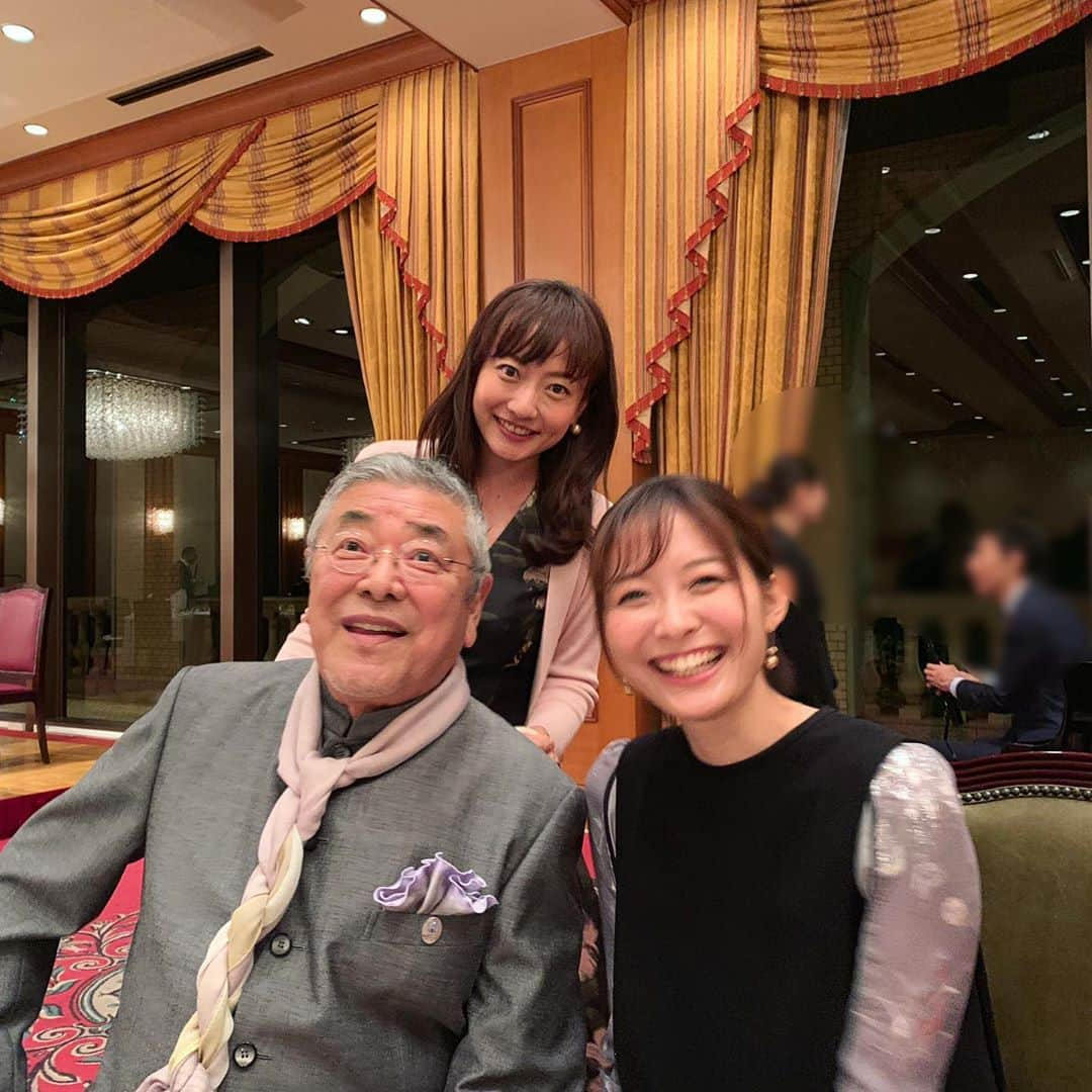 久冨慶子さんのインスタグラム写真 - (久冨慶子Instagram)「今日はある方の結婚式でした🎉 そこでずーっと会いたかった 中尾彬さんに久しぶりにお会いできました😊 いつも怖そうにしていて 実は人一倍優しい方！！ グッド！モーニングを担当していた時に 中尾さんの言葉に救われたんです。 お話できて嬉しかったなー。 どの写真もカメラ目線がないけれど（笑） 大好きな先輩島本アナも一緒です💕 ＊ ＊ #とっても素敵な式 #花嫁姿ももちろん美しい  #載せられる時が来たら載せますね #結婚式 #中尾彬 さん #島本真衣 アナ #久冨慶子」10月5日 21時41分 - keiko0hisatomi