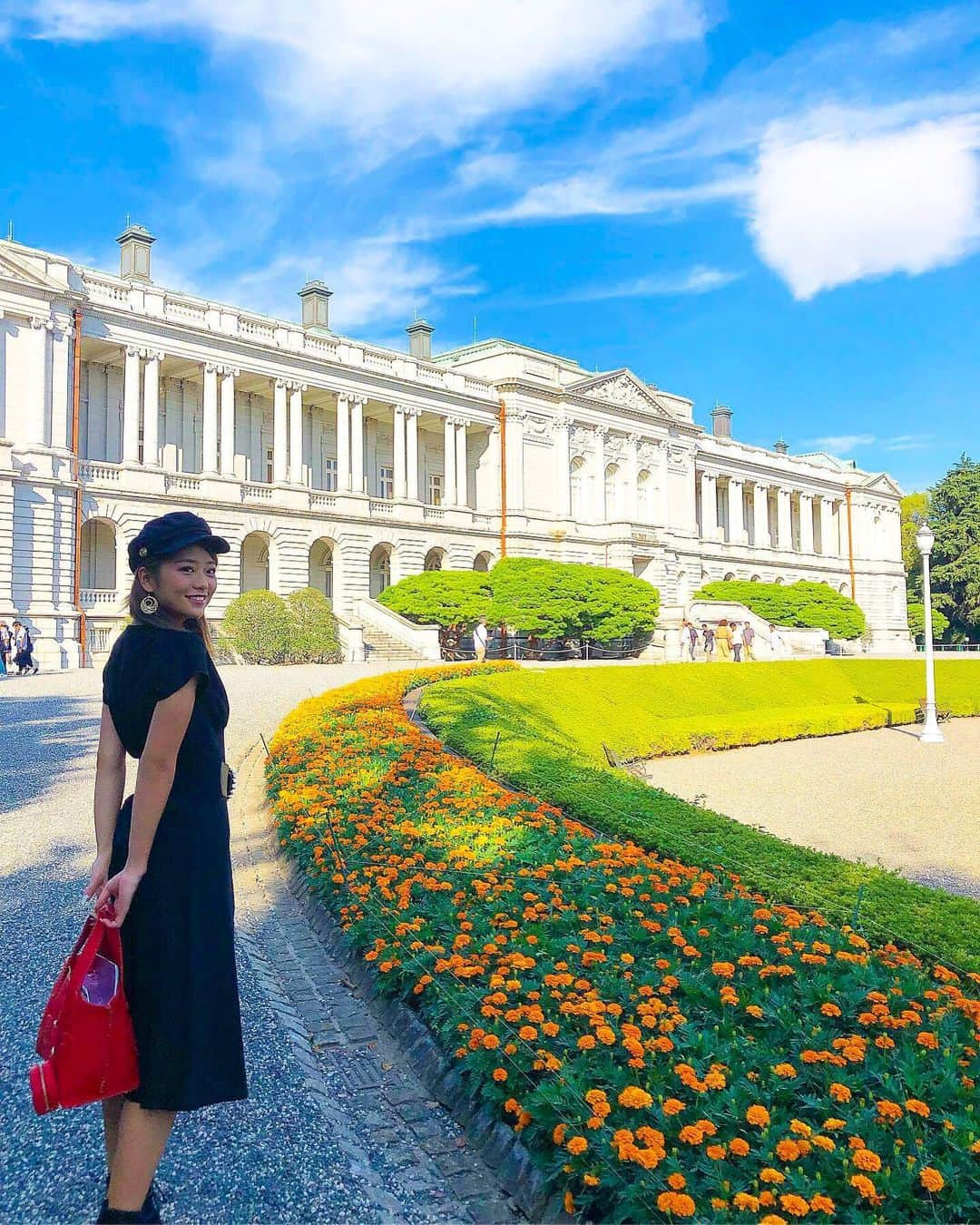 やしろななさんのインスタグラム写真 - (やしろななInstagram)「赤坂の迎賓館行ってきた🍃🌼 感動してずっと口あいてた ・ 色合いとか可愛いすぎてママと可愛い！ってずっと言ってた😂💙綺麗すぎて心も洗われた。 ・ 気になった場所とかすぐ行きたくて足を運んでしまう🧚🏽‍♀️今日はママからの誘いでぴた♡♡♡ #迎賓館」10月5日 21時45分 - 8467_0