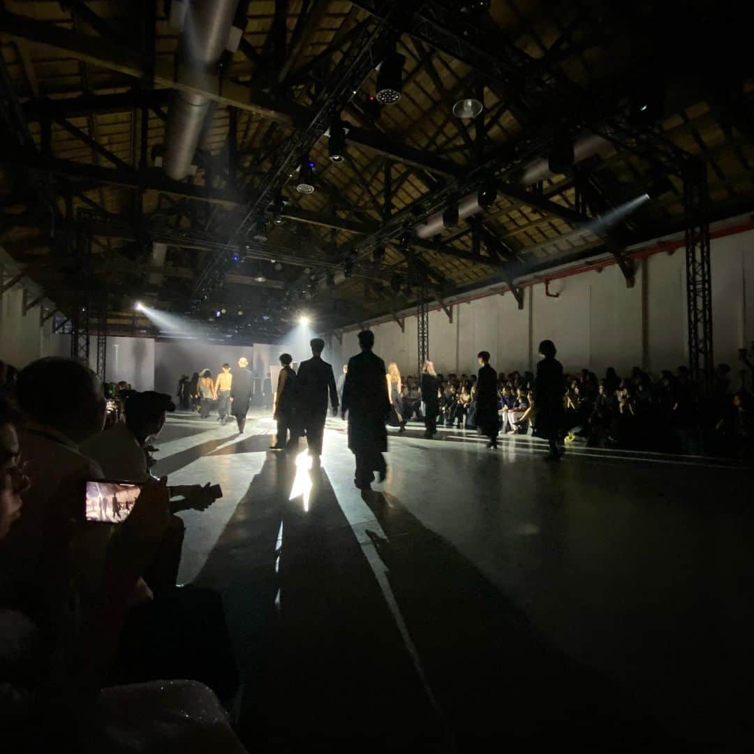 林信行のインスタグラム：「#taipeifashionweek day 1 is over! #台北ファッションウィーク 初日終了。  oqLiq  INF Douchanglee if&n」