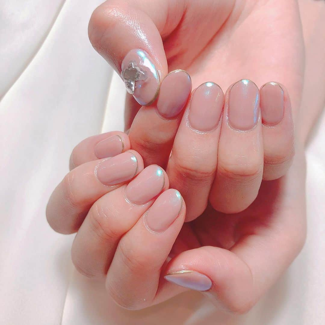 増澤璃凜子さんのインスタグラム写真 - (増澤璃凜子Instagram)「@lovlnail でネイルを 変えてきました💅♡ . 薄ピンクにオーロラパウダー🌟🌟 色んな撮影に対応しやすいように なるべくシンプルにしたけど 蝶々はつけちゃった🦋（笑） . 久しぶりに @cabbage.lovl さんに してもらって楽しい時間を過ごさせて 頂きました！ありがとうございました💞  #lovlnail  #newnail #pinknail」10月5日 22時03分 - ririkomasuzawa