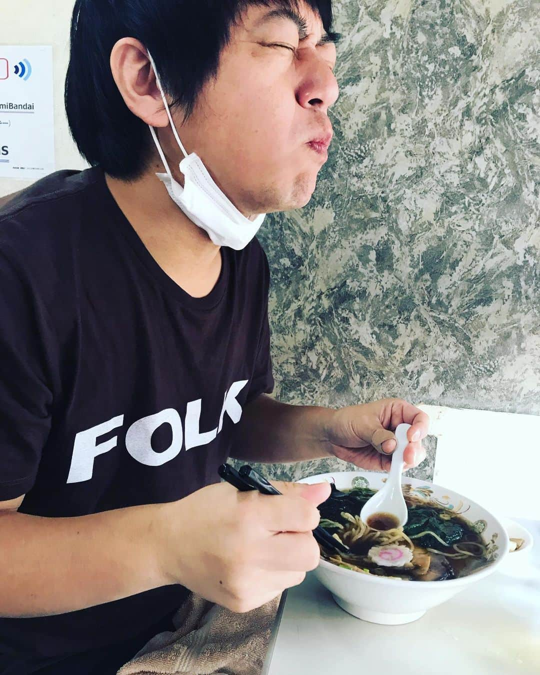 スネオヘアーさんのインスタグラム写真 - (スネオヘアーInstagram)「#スネオヘアー  #青島食堂 #青島食堂司菜南万代店 #青島らーめん #ほうれん草増し #身体に染み込む #あつあつの #この一杯 #いただきました〜 #いつもありがとうございます #ごちそうさまでした #麺リフト」10月5日 21時57分 - suneohairofficial