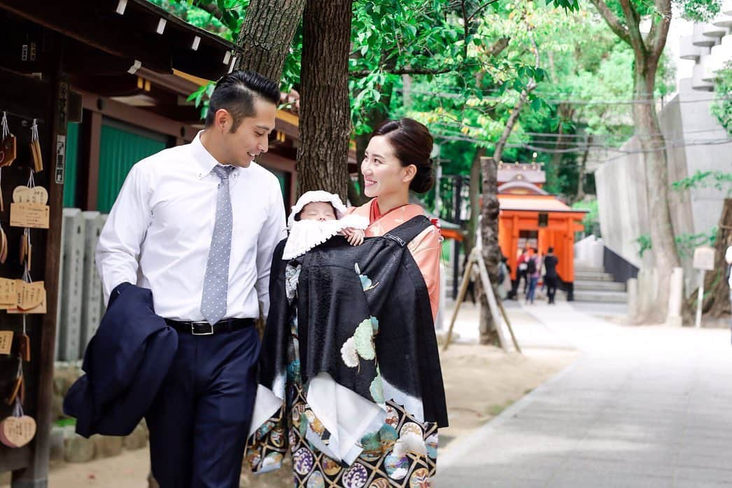 Ayaさんのインスタグラム写真 - (AyaInstagram)「お宮参り⛩✨ 👶は爆睡でした。笑 . . 📸@shiba_photo  素敵に撮ってもらいました😭🙏 #お宮参り#お宮参り写真#神戸#生田神社#着物#訪問着#訪問着ヘア#男の子#赤ちゃん#生後1ヶ月#新米ママ#家族#家族写真#赤ちゃんのいる生活#男の子ママ#ママリ」10月5日 22時07分 - aya__fit