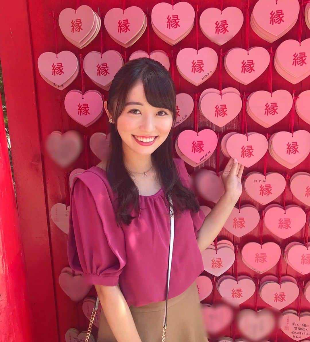 花田凌南のインスタグラム：「* 大学時代の友人と #三光稲荷神社 へ行ってきました⛩ * 写真で見ていた通り ハートの絵馬がとってもかわいかったです💓 * #犬山城下町 #愛知  #休日 #岩手 #めんこいテレビ #アナウンサー」