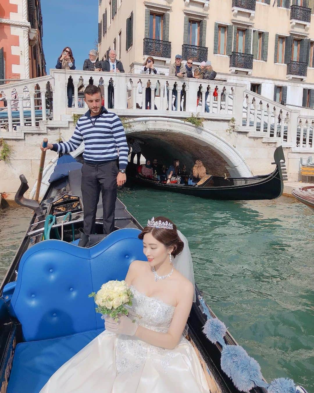 葉加瀬マイさんのインスタグラム写真 - (葉加瀬マイInstagram)「水の都ベネツィアらしいゴンドラでの撮影👰💓💐出来上がりが楽しみ❤️ #hoteldanieli #venice #ベニス #ベネツィア #weddingphotography #italy #イタリア旅行 #前撮り #ウェディングフォト」10月5日 22時26分 - m.hakase