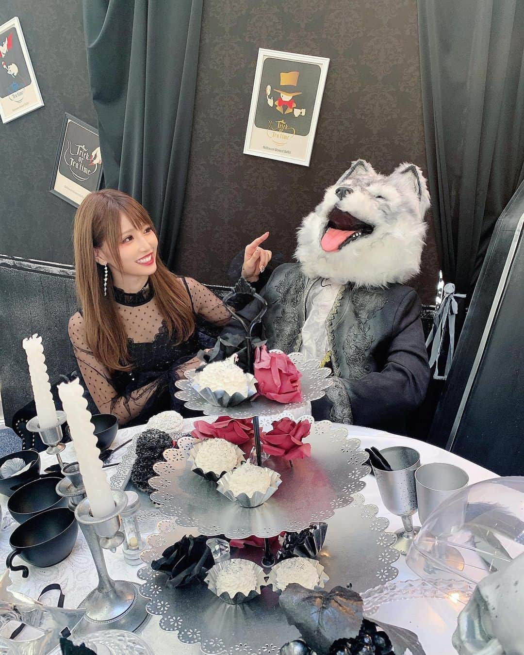 桜咲乃愛さんのインスタグラム写真 - (桜咲乃愛Instagram)「ペットとティータイム🐺♥️☕️🍰🍽🤪 ワンピースは @selectshop.dahlia の😜♥️ これ10%offになるクーポン😆♥️ クーポンコード : VTZQPJCN  #ハロウィン#ハロウィンビュッフェ#ビュッフェ #ハロウィンコーデ#ヒルトンホテル#ヒルトン東京ベイ #仮装#コスプレ#ゴスロリ#黒コーデ#ヒルトンビュッフェ」10月5日 22時29分 - noasama1101