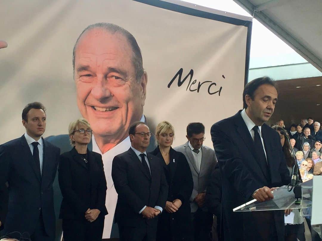 フランソワ・オランドさんのインスタグラム写真 - (フランソワ・オランドInstagram)「Avec les Corréziens pour un dernier et émouvant hommage au Président Chirac.」10月5日 22時31分 - fhollande