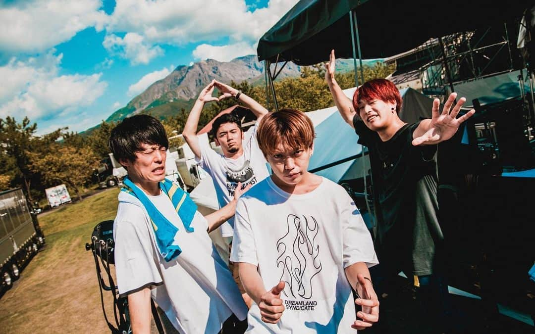 GENさんのインスタグラム写真 - (GENInstagram)「2019.10.05 『THE GREAT SATSUMANIAN HESTIVAL 2019』 桜島に帰って来れて嬉しい。桜島はまだまだ夏で普通に日焼けしました。今年の日焼け納め短パン納めです。そして今年の夏フェス巡業も今日でお終いです。 photo by @yamada_mphoto」10月5日 22時33分 - 04genls