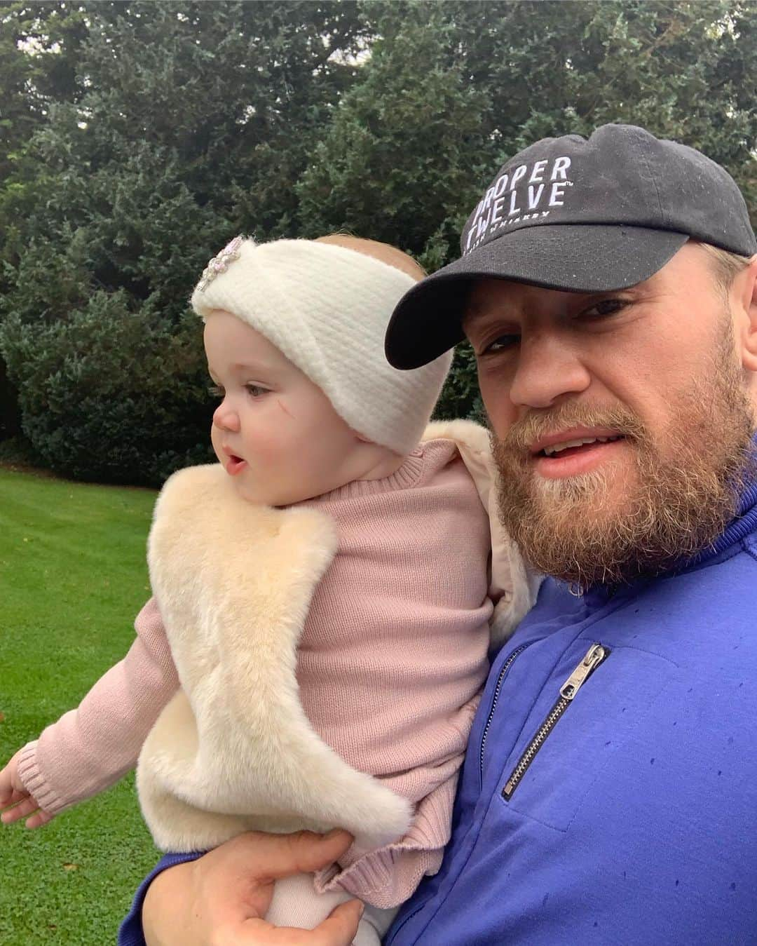 コナー・マクレガーさんのインスタグラム写真 - (コナー・マクレガーInstagram)「Where to my little queen 👸」10月5日 22時33分 - thenotoriousmma