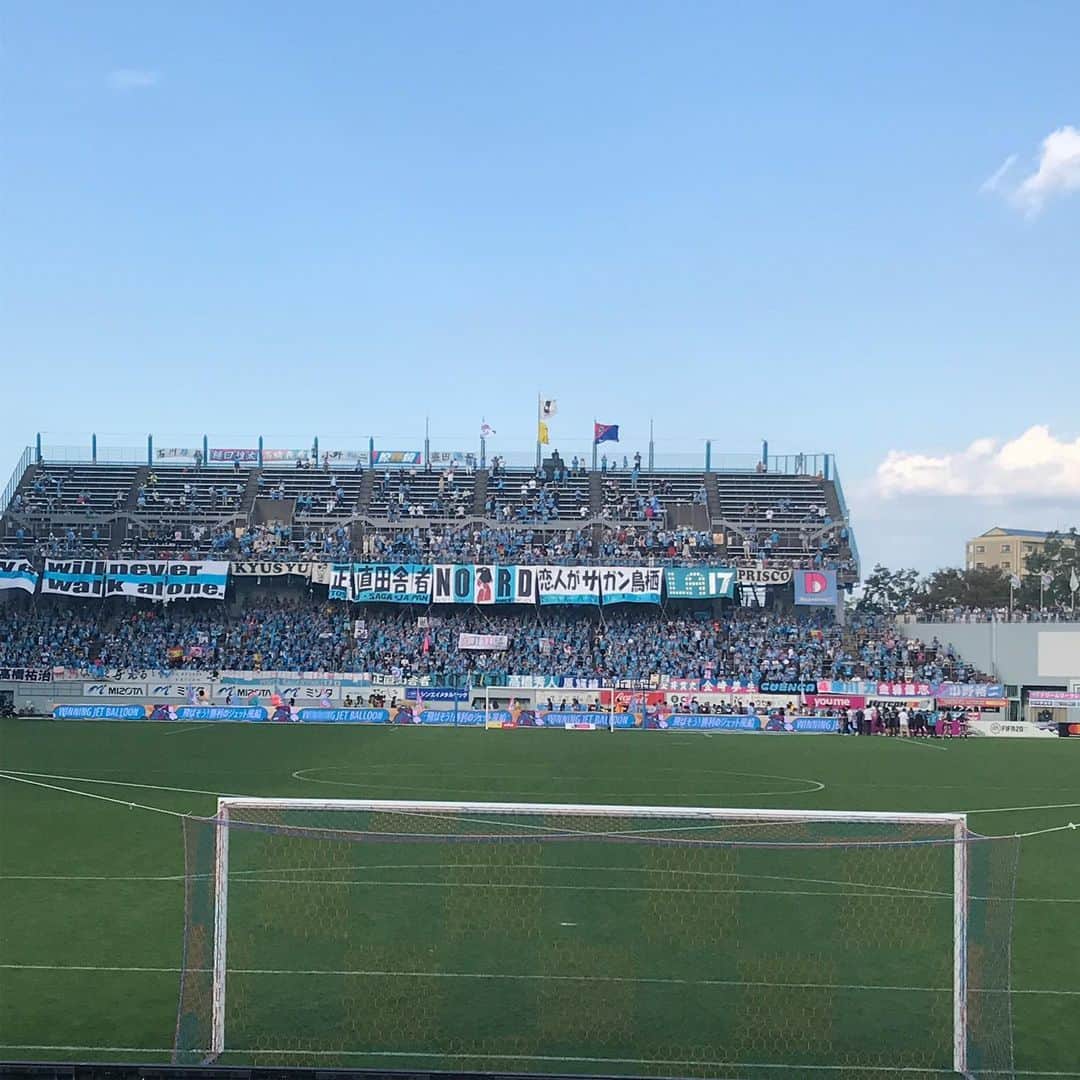 植田朝日のインスタグラム：「🔵🔴﻿ ﻿ 今日は辛かったな。。。﻿ ﻿ あっち側での出来事で何があったか現地じゃわからなかったけど、わかってることは、それまでに2.3点取れてないのが敗因だよ。。﻿ ﻿ それより悲しかったのが、あんなに大勢乗り込んでるのに、試合中より試合の方が声がデカイこと。﻿ ﻿ 試合中から後押ししようぜ‼️﻿ ﻿ まだ、下向くには早〜ぞ‼️﻿ ﻿ YNWA﻿ ﻿ #tokyo12」