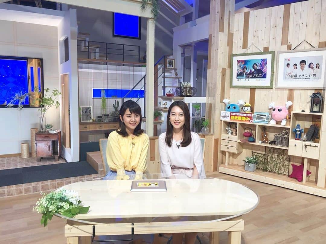 石野智子のインスタグラム：「🆕 「#アナ活！」#1 ・ ・ ・ “アナ”ウンサーの色々な“活”動をお話しする新番組です😊！ ・ ・ 初回は千須和アナウンサーと👸❤️ ・  日曜深夜、放送📺 あぁ、ドキドキ…😳 ・ ・  今日は、#みんスポSATURDAY  #ワールドカップバレー  #土曜プレミアム は #マイインターン … 観たいものがありすぎてテレビの前から離れられない… でも我慢して寝ねば。 明日は#レバンガ北海道 の#開幕戦  そして、#アナ活！ もスタートします！！ ・ ・ ・ #アナウンサー #新番組 #外ハネ #ハーフアップ #スタジオ #新ドラマ #ポスター #バボちゃん #uhb #北海道文化放送」
