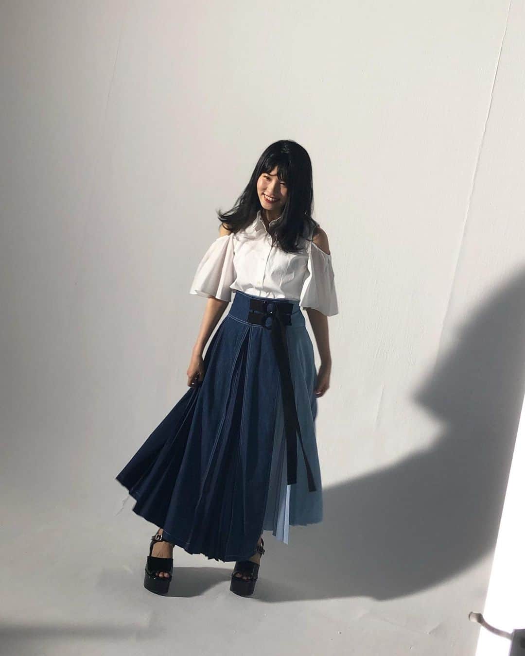 谷口めぐさんのインスタグラム写真 - (谷口めぐInstagram)「off shot...✨ 衣装がとっても可愛くてお気に入り❤︎ 最後までちゃんとみてね👁っへ #akb48全国ツアー2019 #オフショット  #📸 #teacherteacher #AKB48」10月5日 22時42分 - o_megu1112