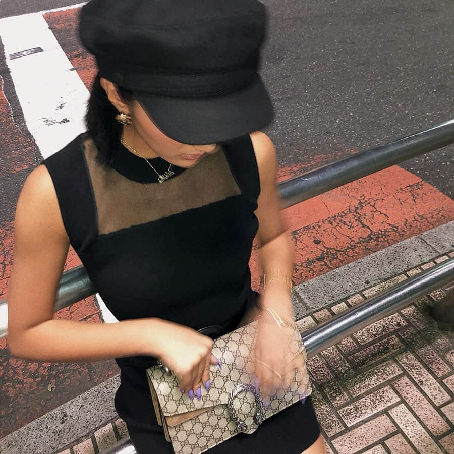 又来綾さんのインスタグラム写真 - (又来綾Instagram)「夜お出かけするときはブラックな気分の日が多い🖤 その日会う人とかその日行く場所でカジュアルにしたり綺麗めにしたりちょぴっとセクシーな印象にしてみたり🤭💕 お洋服の楽しさっていろんな自分に変身できるところだよね✨ やっぱタイトワンピってあがる〜❤︎ . . . #stellaviana #fashion #outfit #ootd #make #motd #makeup #love #girl #happy #instagood #instadaily #instafashion #pic #秋コーデ #大人カジュアル #シンプルコーデ  #大人ファッション #キレイめコーデ #秋ニット」10月5日 22時47分 - matarai_aya