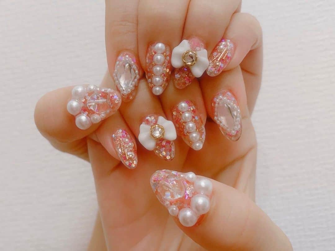 太田里織菜のインスタグラム：「. new nail...\( *´•ω•`*)/💓 . #らぶどる #marvelousネイル #ネイル #ネイルデザイン #ゆめかわネイル #リボンネイル #パールネイル」