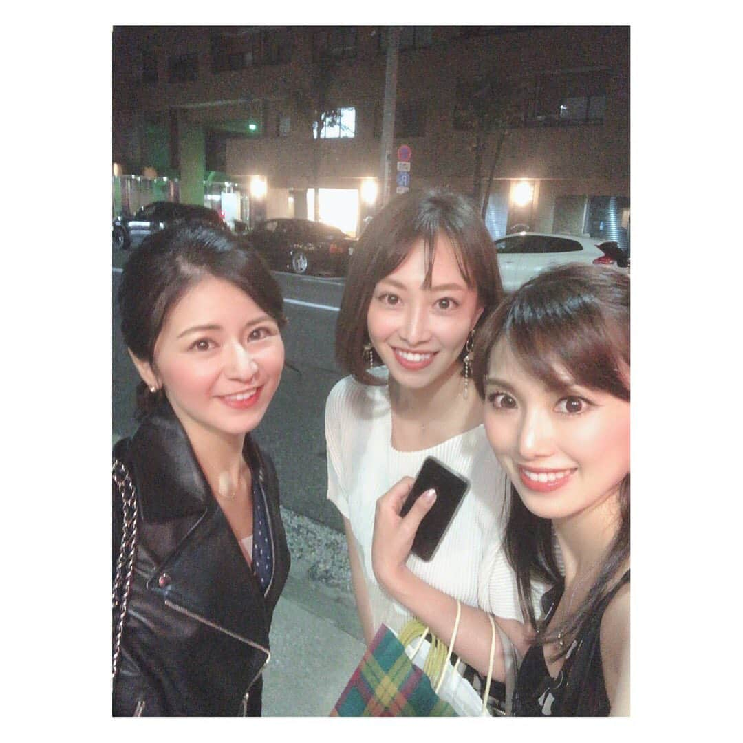 中村果生莉さんのインスタグラム写真 - (中村果生莉Instagram)「🍷 . . 彩ちゃんからお誘いいただき、なんと、人生初の！ . . レフェルヴェソンスへ😂🙏🙏🙏 . . ソムリエ繋がりで仲良くなったのですが、彩ちゃんは本当に洗礼された大人の女性なので、誘ってくれる場所までいつも洗礼されきってます。。(笑) . . 毎回ドキドキするような場所。笑 . . 煙もくもく系のホルモンのお店とかが大好きだけど(笑)こういうお店を知るというのは、人生経験として、この歳になったからこそ、これからも必要だなって感じます🍷 . . この日はペアリングでした！ . . フレンチなのに、日本酒とも合わせるんだとか。それがとっても合う。 . . ストーリー性のあるコース内容になっていて、視覚から嗅覚から味覚から五感フル活動で最後の最後まで楽しめました。 . . 本物ってやっぱり本物なんだな。 . . この日の1番のお気に入り料理は、ハモ。 . . ハモってこんな食感するの？ってくらいパリッとフワッと。 . . …食レポだったら不合格か、この表現は。(笑) . . 最高の経験をさせていただきました💕 . . #レフェルヴェソンス  #フレンチ #表参道 #wine #日本酒 #ソムリエ #ワインエキスパート #ペアリング」10月5日 22時59分 - kaori.nakamura_0226