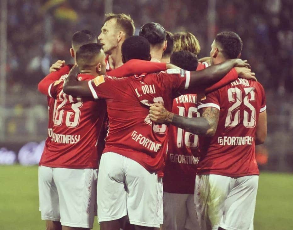 ノルベルト・ジェンベールさんのインスタグラム写真 - (ノルベルト・ジェンベールInstagram)「Bravi tutti +3 ⚪🔴 now focus on 🇸🇰💪 #perugia #pisa #forzagrifo #national #team」10月5日 23時08分 - norbertgyomber32