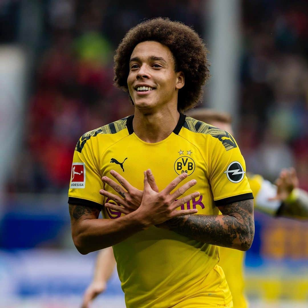 ボルシア・ドルトムントさんのインスタグラム写真 - (ボルシア・ドルトムントInstagram)「Goal celebration like @axelwitsel28! 👐🎉 #SCFBVB #bvb #borussiadortmund #bvb09 #bundesliga #matchday #spieltag #feiertag #dortmund #freiburg #scfreiburg #axelwitsel」10月5日 23時10分 - bvb09