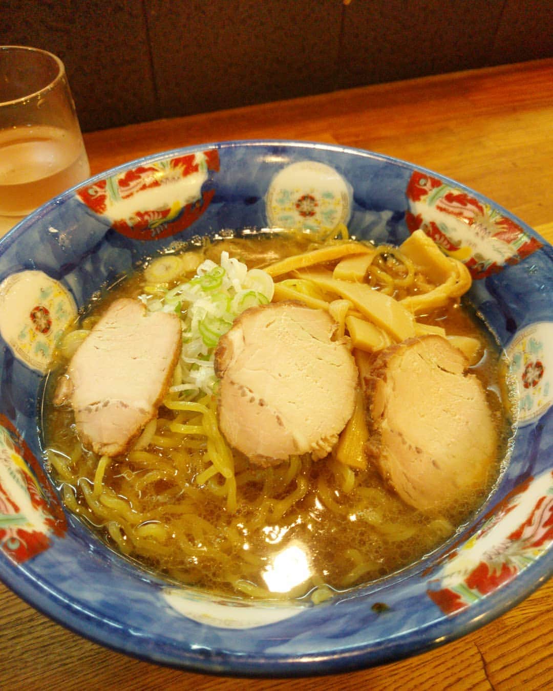 越中睦士のグルメインスタ