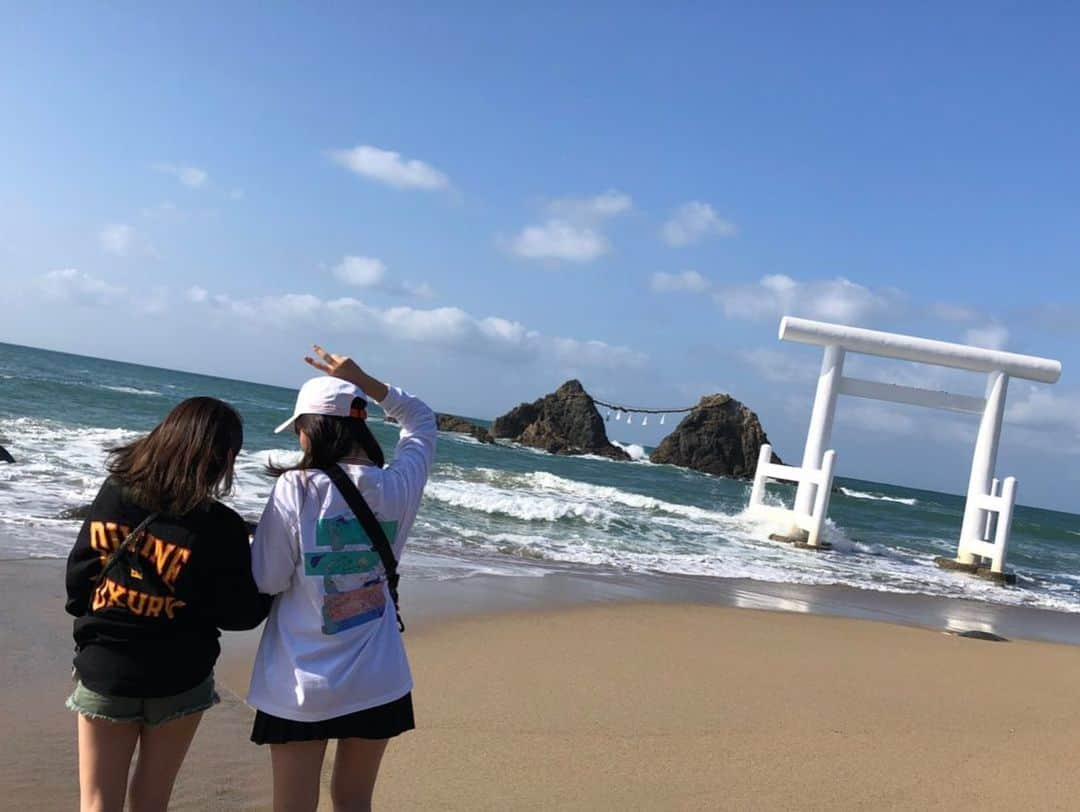 渡邊菜々さんのインスタグラム写真 - (渡邊菜々Instagram)「・ 久しぶりの糸島〜︎︎☺︎ 高一のときから一緒の友達と🏖 ・」10月5日 23時49分 - watanana1225