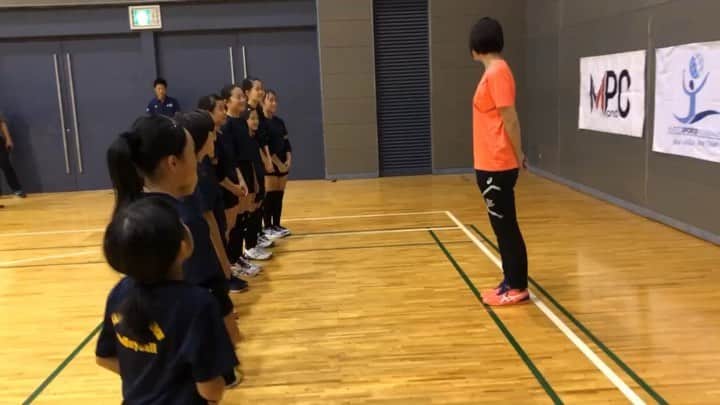 のインスタグラム：「. . 先日の南三陸町の子供たちとの バレーボール教室の様子を こんなステキな動画にしてくださいました‼︎ （ブログにフルバージョンアップしてます‼︎） . . 明るくて人懐っこくて とても可愛らしい子供たちでした‼︎ 監督、コーチに押さえつけられてる感じがまったくなく のびのびしているのもとても好感がもてました‼︎ . . コーチがすべての練習に入って くださったのも素晴らしかった‼︎ . .  東北夢応援プログラム アスマッチプロジェクトの 関係者のみなさま ステキな機会をありがとうございます😊‼︎ . . また冬にみんなに会いに行けるみたいなので その日が今から待ち遠しいです😊‼︎ . . #東北夢応援プログラム  #アスマッチプロジェクト  #unitedsportsfoundation  #南三陸町 #バレーボール教室  #東日本大震災復興支援」