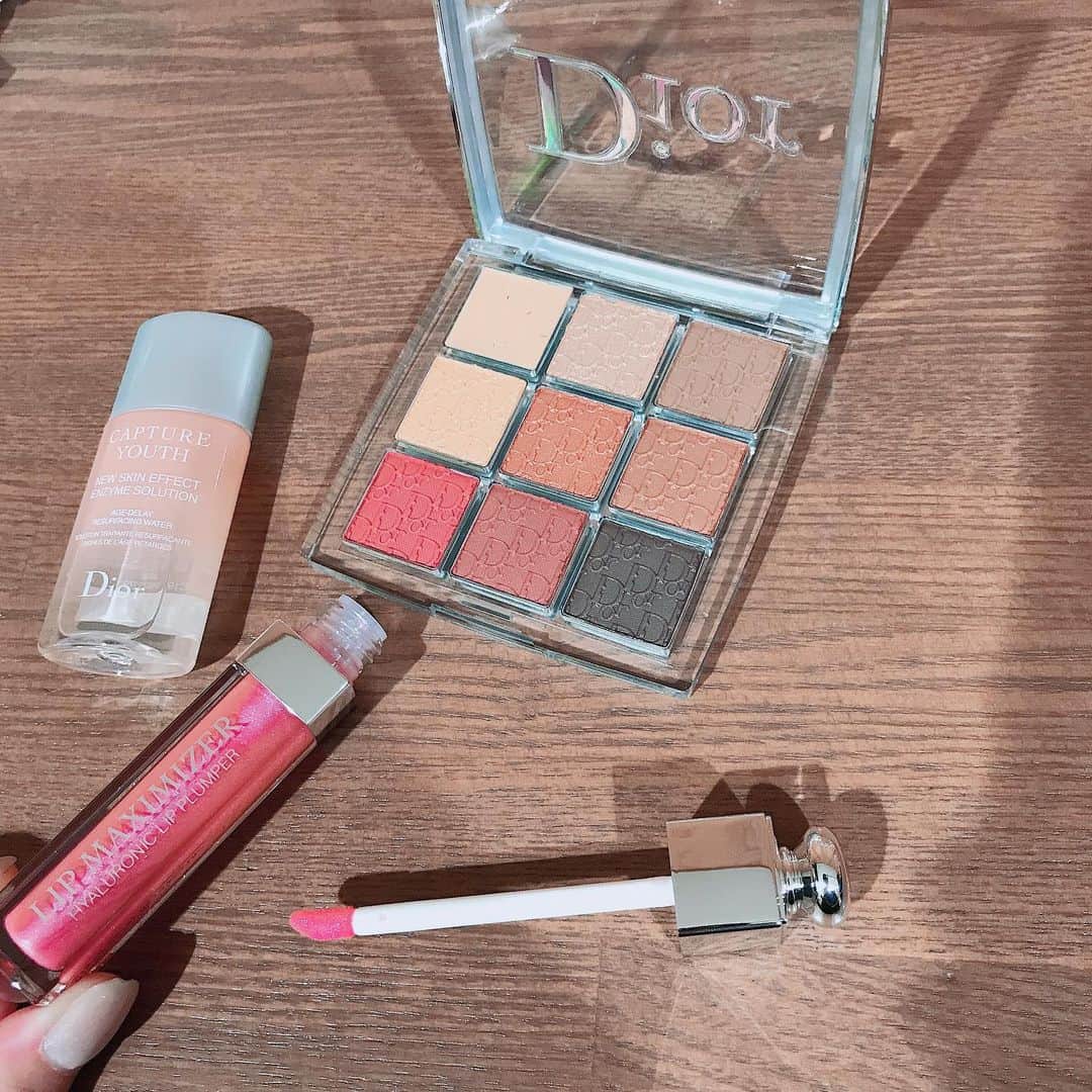 荒井つかささんのインスタグラム写真 - (荒井つかさInstagram)「おきにめすめす🤤🤤 アイシャドウ鬼使いやすいので、 何買おうか迷ってる方オススメです！」10月5日 23時50分 - 22tuttu_