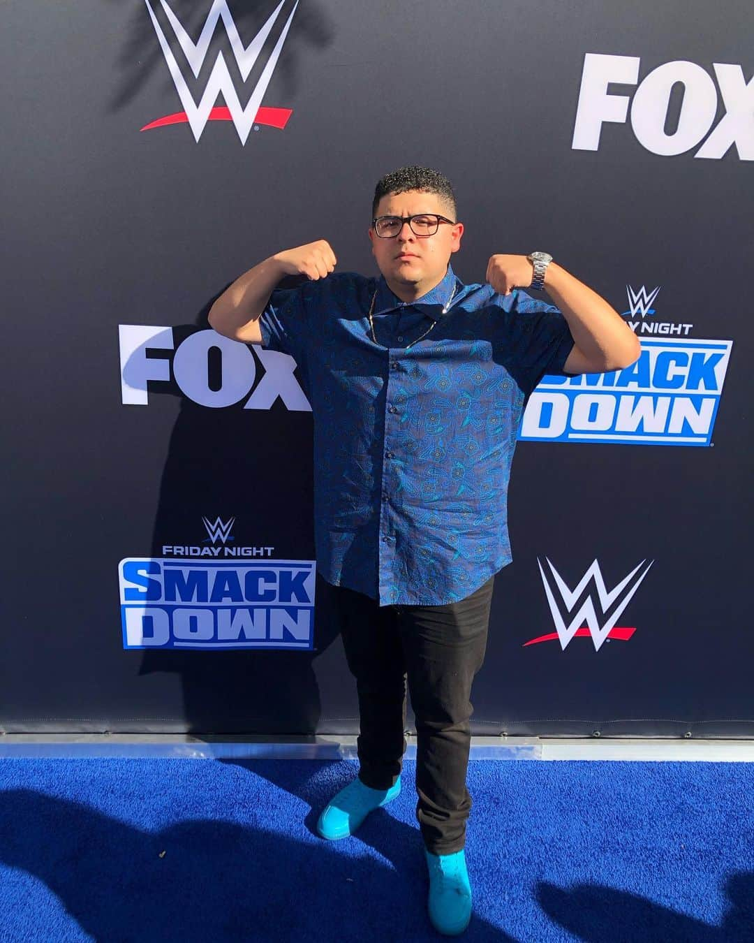 リコ・ロドリゲスさんのインスタグラム写真 - (リコ・ロドリゲスInstagram)「If I told my ten year old self that I would be flexing on the blue carpet at the premiere of Friday Night SmackDown, he would’ve said it’s because I was the WWE champion, ready to defend my title 🤣 Thank you so much @wwe for inviting me last night! I had an absolute blast! 💪🏽💪🏽 #SmackDown #WWE」10月6日 5時28分 - starringrico