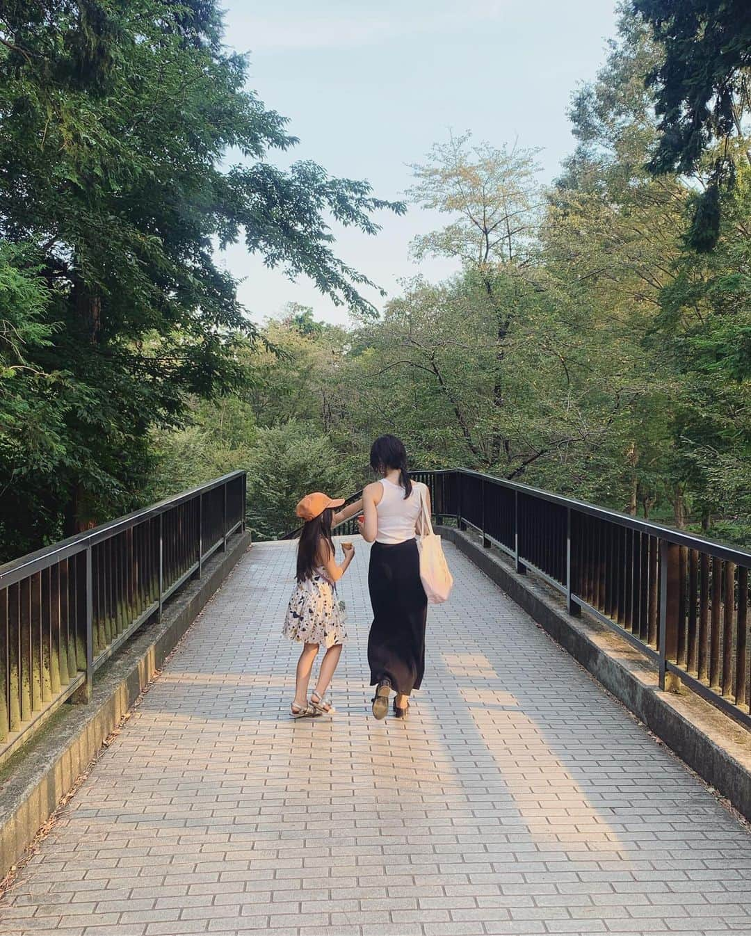 簑島三佳さんのインスタグラム写真 - (簑島三佳Instagram)「先日の都民の日は井の頭恩賜公園 へ なんでもあるひろーい公園 プラスの気しかないようなところ  鳥見て魚見て小動物見て 可愛い遊園地で遊んでボート乗って  癒される〜〜 チビは終始興奮してた♡  次は #ジブリ美術館 予約して行く！  #井の頭公園  #井の頭恩賜公園 #井の頭自然文化園  @honeymihoney_official  @ellie_official.jp  #HONEYMIHONEY #ELLIEjp」10月6日 0時00分 - minoshimamika