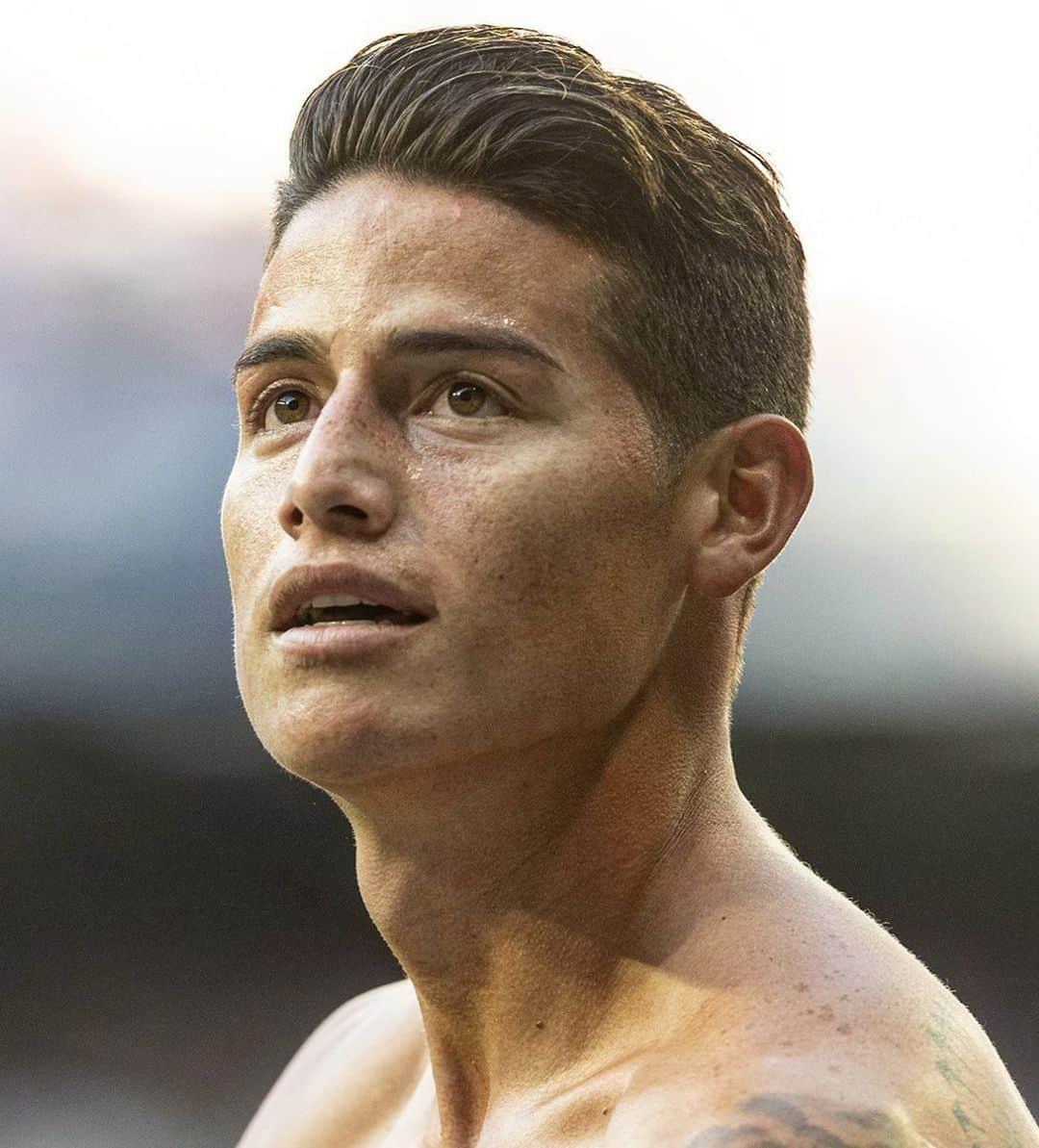 LFPさんのインスタグラム写真 - (LFPInstagram)「Scoring back at the Bernabeu is always SPECIAL! 👏🏻👏🏻👏🏻 💜 @jamesrodriguez10 💜 • #JamesRodriguez #RealMadridGranada #RealMadrid #LaLigaSantander #LaLiga」10月6日 1時16分 - laliga