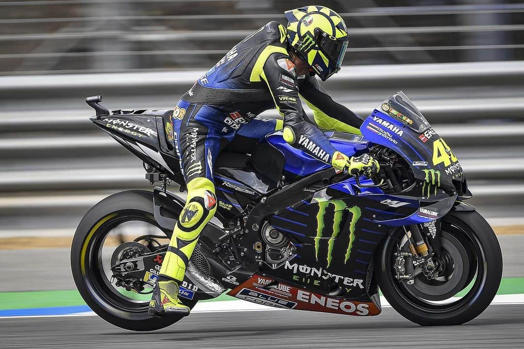 バレンティーノ・ロッシさんのインスタグラム写真 - (バレンティーノ・ロッシInstagram)「Buriram circuit,Thailand Saturday,official practice 📸 @falex79 @mighelon @gigisoldano @jesusrobledo Tino Martino」10月6日 1時28分 - valeyellow46