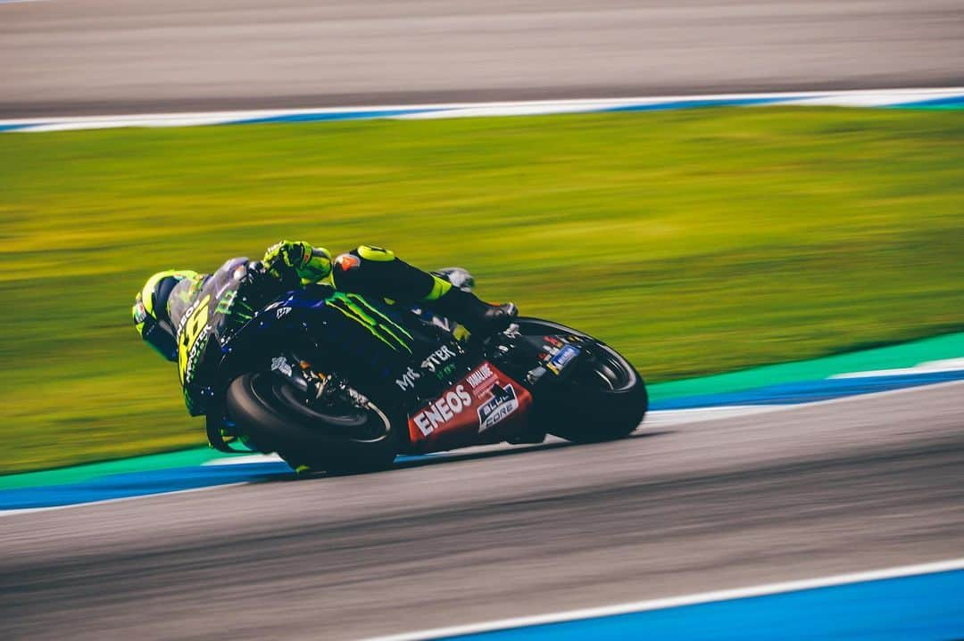 バレンティーノ・ロッシさんのインスタグラム写真 - (バレンティーノ・ロッシInstagram)「Buriram circuit,Thailand Saturday,official practice 📸 @falex79 @mighelon @gigisoldano @jesusrobledo Tino Martino」10月6日 1時28分 - valeyellow46