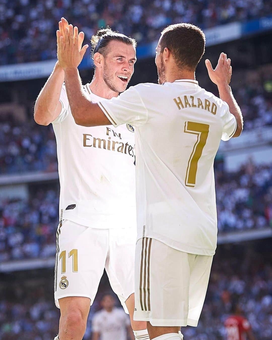 ガレス・ベイルさんのインスタグラム写真 - (ガレス・ベイルInstagram)「3 points! Congrats on your first @realmadrid goal @hazardeden_10 👊🏼⚪️」10月6日 1時38分 - garethbale11