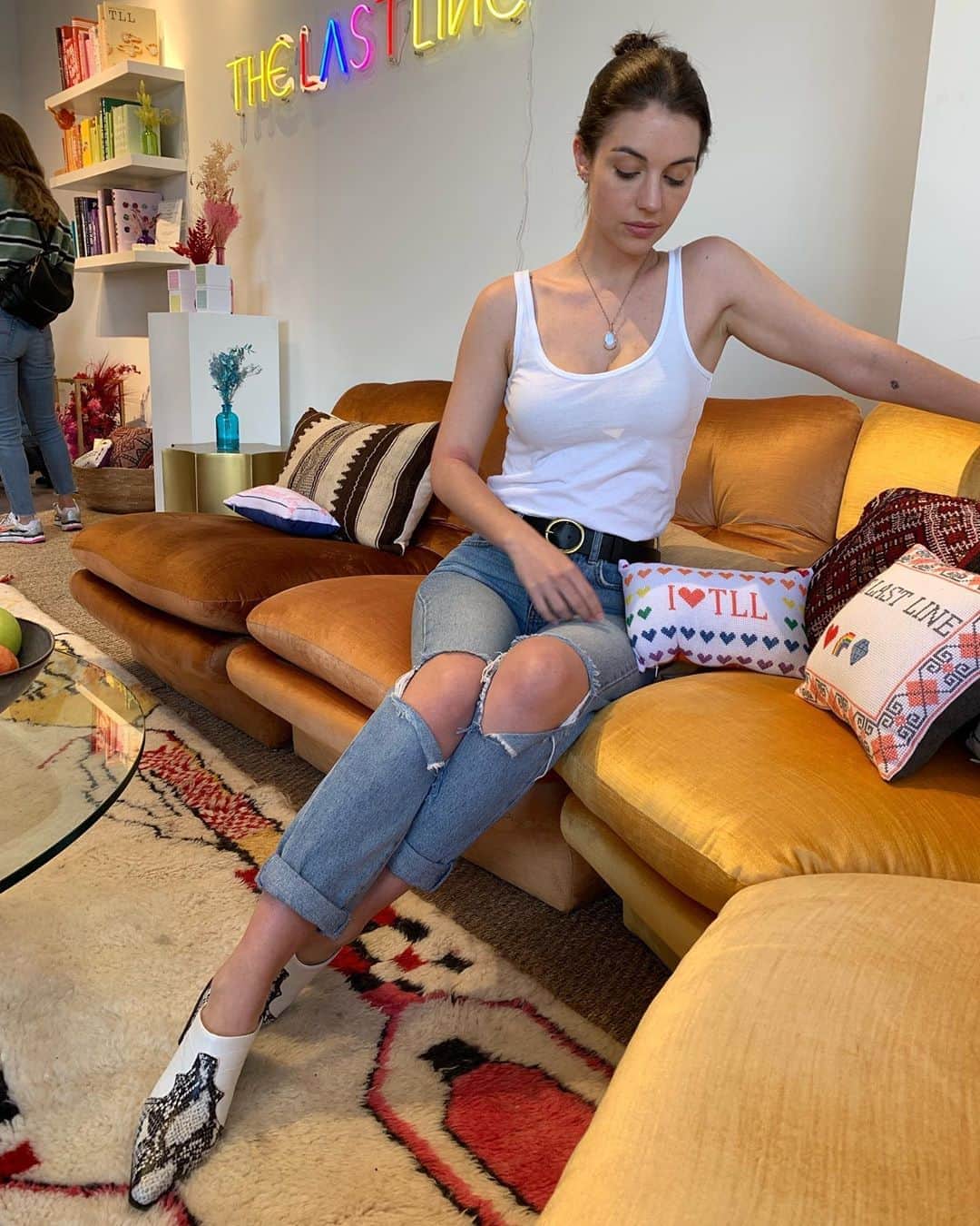 アデレード・ケインのインスタグラム：「Shout out to @dchanthongthip for being the fastest, chillest piercer everrrr!!! Literal legend at my version of heaven @thelastlinela 💎」