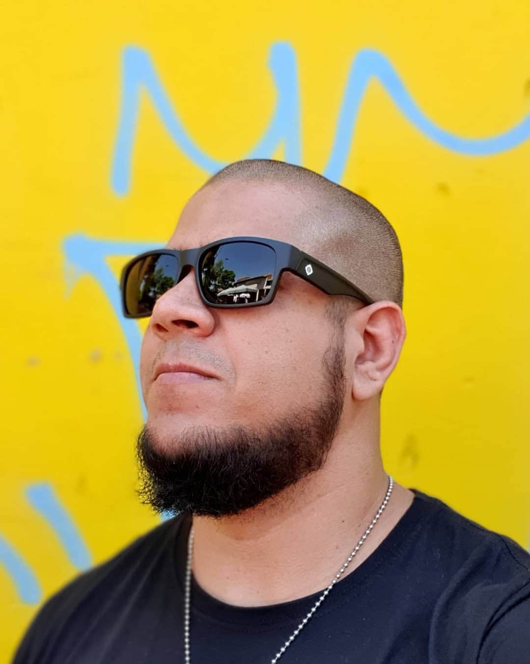 のインスタグラム：「Like a príncipe. Porque eu curti o fundo amarelo. #RBSilva #H&R #Dioguinho #capetaemformadeguri」