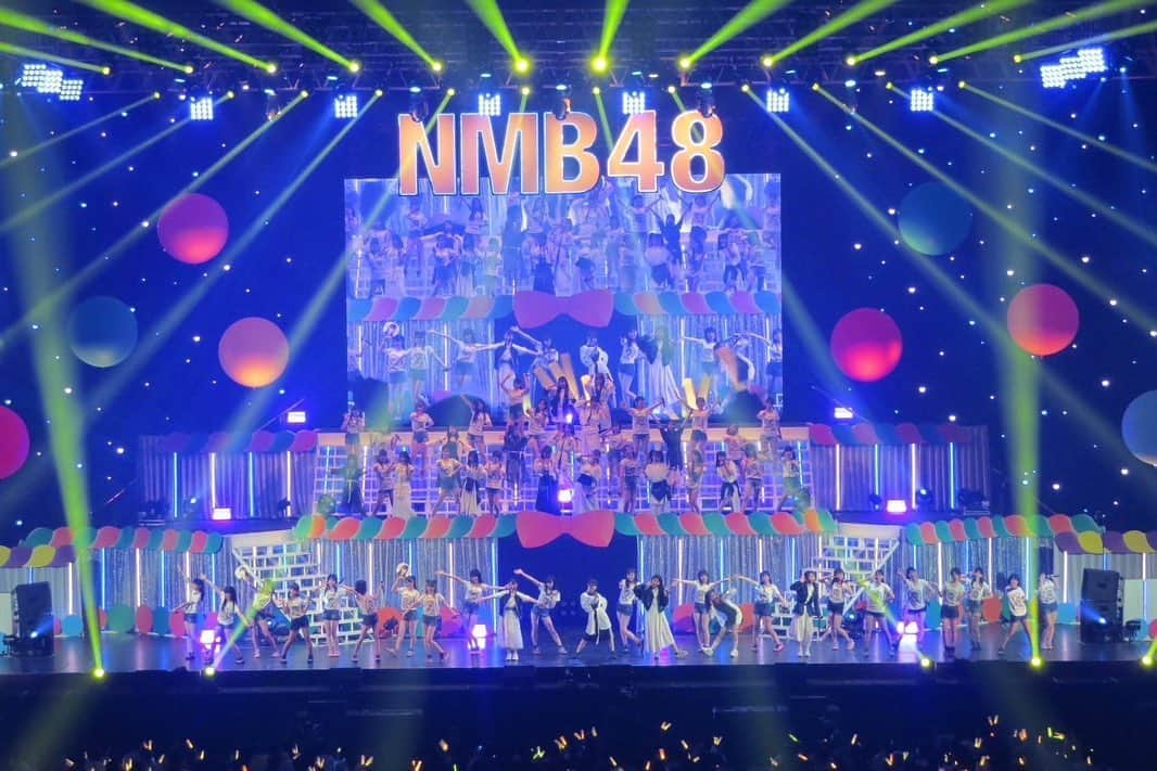 谷川愛梨さんのインスタグラム写真 - (谷川愛梨Instagram)「:🎂🎉✨ NMB48 9TH  ANNIVERSARY LIVEありがとうございました  こんなにも愛しいと思える グループ、メンバー、ファンの皆様に出会えた事 心から嬉しく思います。  落ち込んだ時挫折しそうになった時 まるで自分の事のように一緒に悩んで 側にいて話を聞いて寄り添ってくれる仲間  悔しい、負けたくない 自分はまだまだ出来るってそう思わせてくれる 毎日沢山刺激をくれる仲間  今まで、本当に沢山の壁を みんなで乗り越えてきました。  その度に  手をぎゅっと握り締め合って 一緒に強くなってきました  そんなグループが気が付けば9歳。  みんな大きくなりました☺️✨ いつも支えて下さり愛して下さり本当にありがとうございます。  思いやりに溢れたこのグループが ファンの皆様が私は本当に大好きです。  10年目もNMB48を宜しくお願い致します🍎」10月6日 13時33分 - airingopero