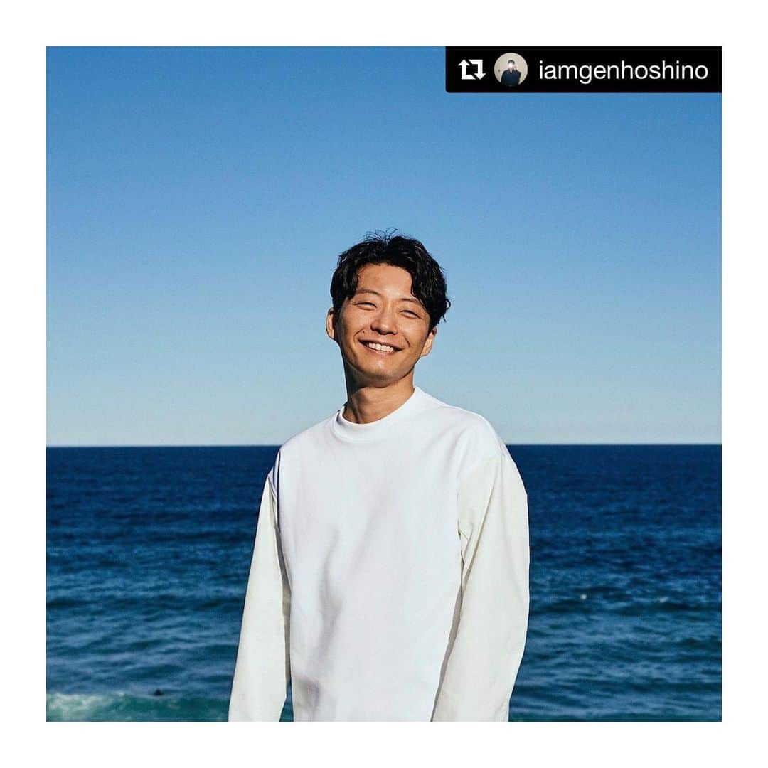 TEPPEIさんのインスタグラム写真 - (TEPPEIInstagram)「星野源さんの今、そしてこれから。  #Repost @iamgenhoshino ・・・ 『Same Thing』EPのこと。﻿ ﻿ 今年の3月10日、ドームツアーが終わったその瞬間。1stアルバム『ばかのうた』の制作からずっと続いてきた自分の音楽が、一つのゴールを迎えた感覚になりました。それまでの活動すべてを注ぎ込んだアルバム『POP VIRUS』の制作、その名を冠した５大ドームツアーをすべてやりきった瞬間、強烈な達成感や嬉しさと共に、自分のモードがガチャリと音を立てて変化するのを感じました。﻿ ﻿ 今まで、様々な音楽に影響を受けながらも真似ではない、日本人である自分のフィルターをしっかり通した「星野源の音楽を作る」という強い想いがありました。だからプロデュースも、作詞・作曲・編曲もすべて自分一人でやって来ましたし、コラボレーションも一切やってきませんでした。﻿ ﻿ それが、なんだか新しい風が吹くようにふと、「人と一緒に音楽を作りたい」「自分のフィルターと、愛する誰かのフィルターを重ね、そこに音楽を流し込みたい」。そんな想いに変化したのです。﻿ ﻿ 出会いとは未来です。様々な素晴らしい人と出会うことで、僕は未来を切り開いて来ました。これからはさらにそこから国の壁をなくし、日本も世界も関係なく“近所”にする。そしてそこで純粋な音楽を奏でる。これが僕の今やりたいことです。出会いと繋がりの音楽を生み出していきたい。﻿ ﻿ 『Same Thing』というEPは僕にとって、遊びであり、挑戦であり、音楽家としての叫びです。恐ろしいほどのワクワク感と共に「音楽人生、まだこんなに面白いことがあるのか」と楽しい刺激を常に感じながら制作した最高の４曲です。お楽しみに。﻿ ﻿ #SameThing #星野源」10月6日 13時41分 - stylist_teppei