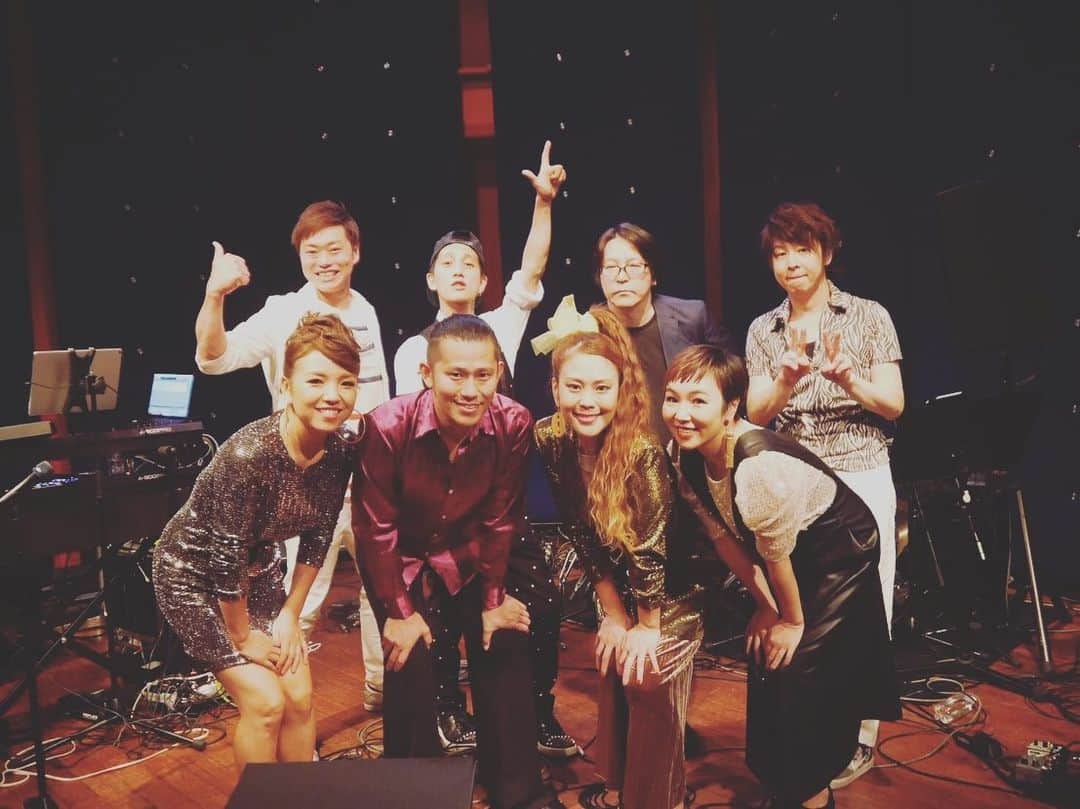 Nosukeさんのインスタグラム写真 - (NosukeInstagram)「2019.10.5 COCO TOKYO DISCO BAND!! @JZ BRAT with 🎙@locoazu @song_chang @hiromisrainbow  @kyte_xdmns 🎙 🎸 @watanabeyuta_gt 🎸 🎸 @takayukimuratabass 🎸 🎹 @jun_abe_jun_abe 🎹 🥁 @canopusdrumsjp @canopusdrums @sabian_jp 🥁」10月6日 13時51分 - nosukedrummer