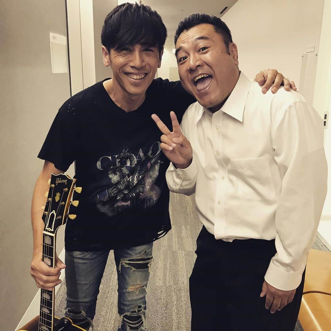 寺岡呼人のインスタグラム：「関ジャム、いよいよ今夜放送！﻿ ﻿ ﻿ 2019年10月6日（日）よる11:10～﻿ テーマは﻿ なぜグッと来る？弾き語りのスゴさを特集！﻿ ﻿ 毎回、この方のボケの鋭さと面白さに感嘆しております。﻿ 「絶対に芸人はなれない！」と思わされるし、下手にウケ狙いのコメントできなくなるぐらい、この方は天才！﻿ ﻿ アンタッチャブル　山崎 弘也﻿ ﻿ アーティストゲスト：﻿ 寺岡呼人、和田唱（TRICERATOPS）、日食なつこ﻿ ﻿ #関ジャム﻿ #和田唱﻿ #日食なつこ﻿ #寺岡呼人﻿ #山崎 弘也﻿ #ザキヤマ﻿ #天才」