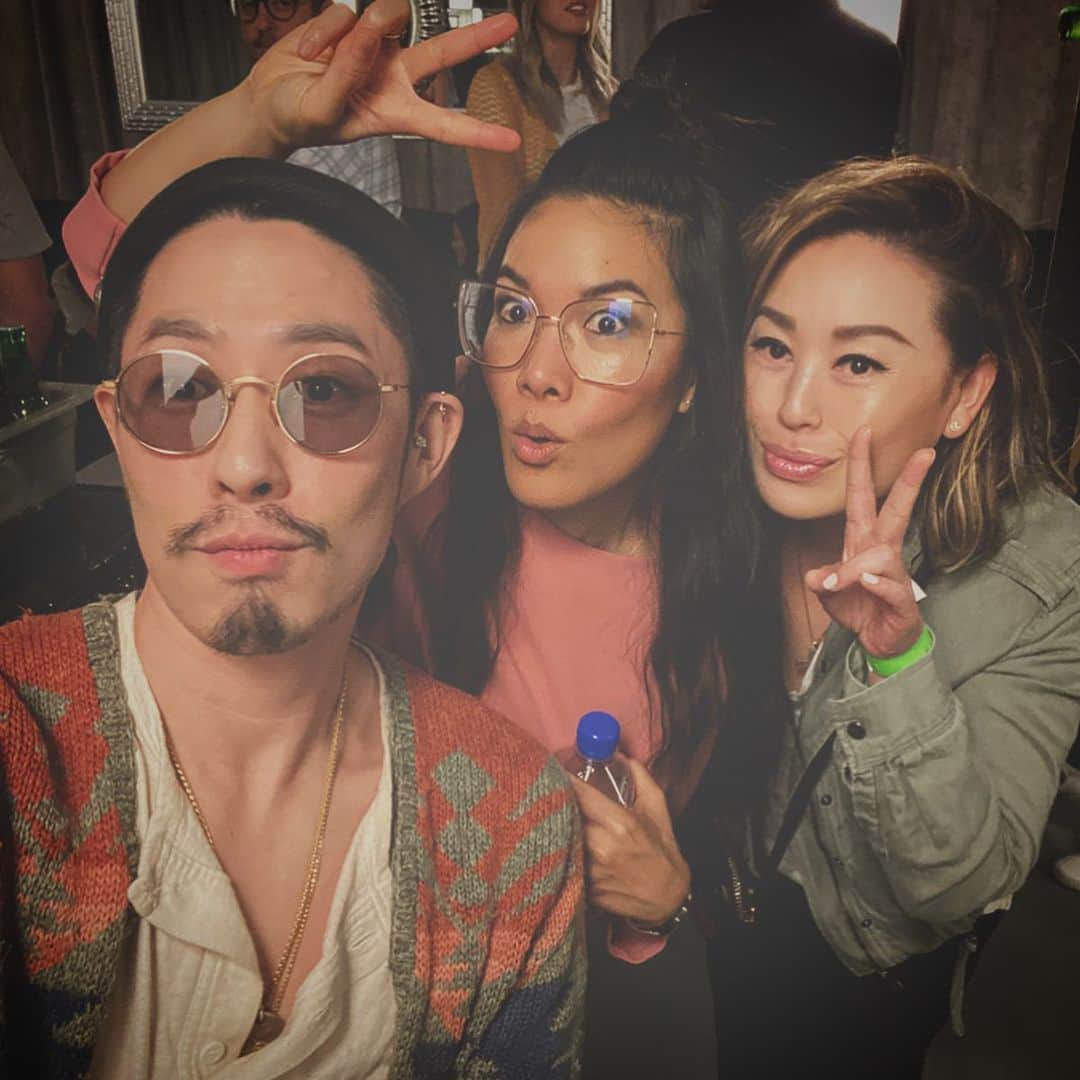 呉建豪のインスタグラム：「The brilliant @aliwong! Truly thank you for the laughs! We loved every moment of it! Your children’s Godfather @shengwangtime is quite the funny man... #blessingsonblessings @stacywu.vhb #brothersisternight 💜」